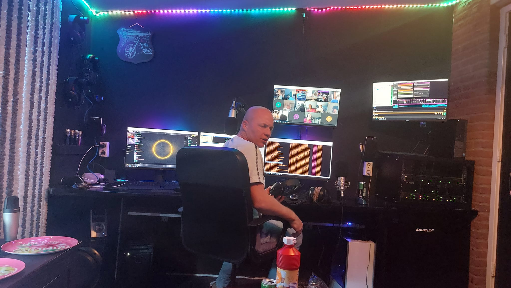 ronaldstudio.jpg